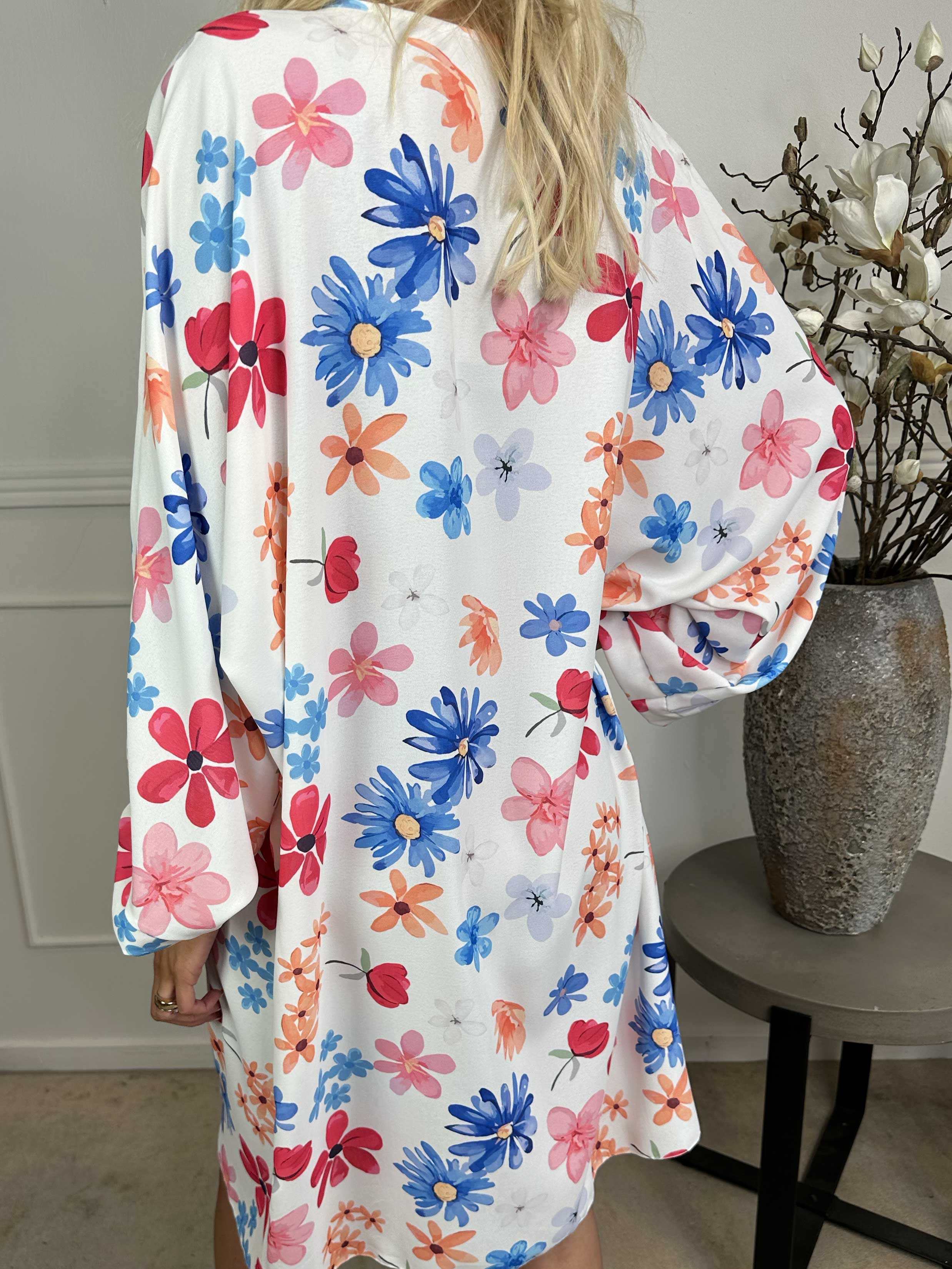 Sabina - Löst sittande klänning med blommigt tryck